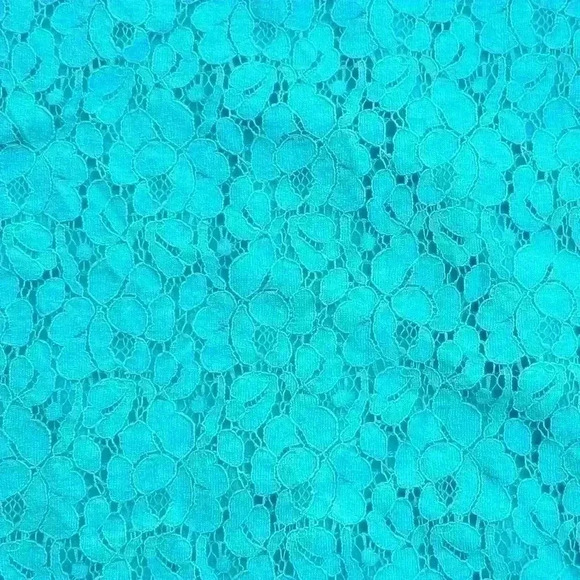 LA CHATEAU TEAL LACE TANK TOP - Picture 6 of 8